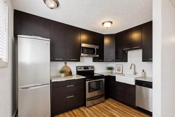 Property Photo:  1717 Westmount Road NW 14  AB T2N 3M4 