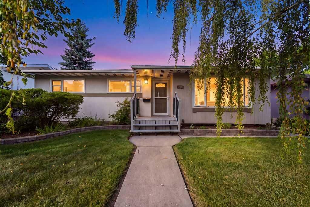 Property Photo:  64 Hollyburn Road SW  AB T2V 3H1 
