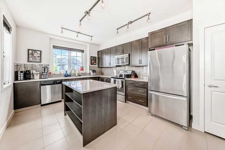 Property Photo:  6 Nolan Hill Gate NW  AB T3R 0T9 