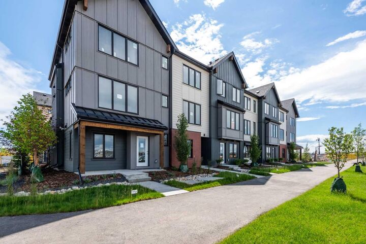 Property Photo:  51 Mercado Lane SE  AB T3M 4P9 