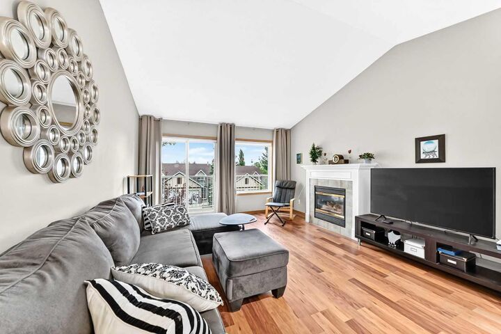 Property Photo:  22 Somervale Point SW  AB T2Y 3K4 