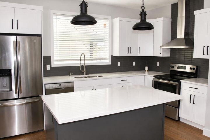 Property Photo: 958 41 Avenue N AB T1H 7G9