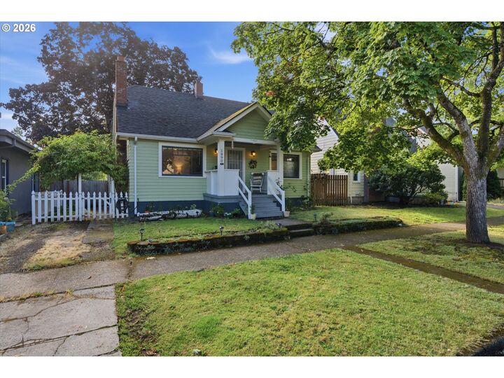 Property Photo:  1890 Cottage St  OR 97301 