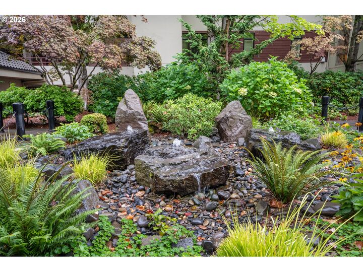 Property Photo:  5250 S Landing Square Dr  OR 97239 