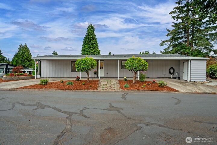 Property Photo:  201  Union Avenue SE 13  WA 98059 