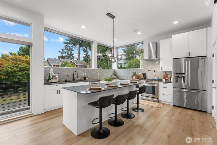 Property Photo:  3111  Queen Anne Avenue N  WA 98109 