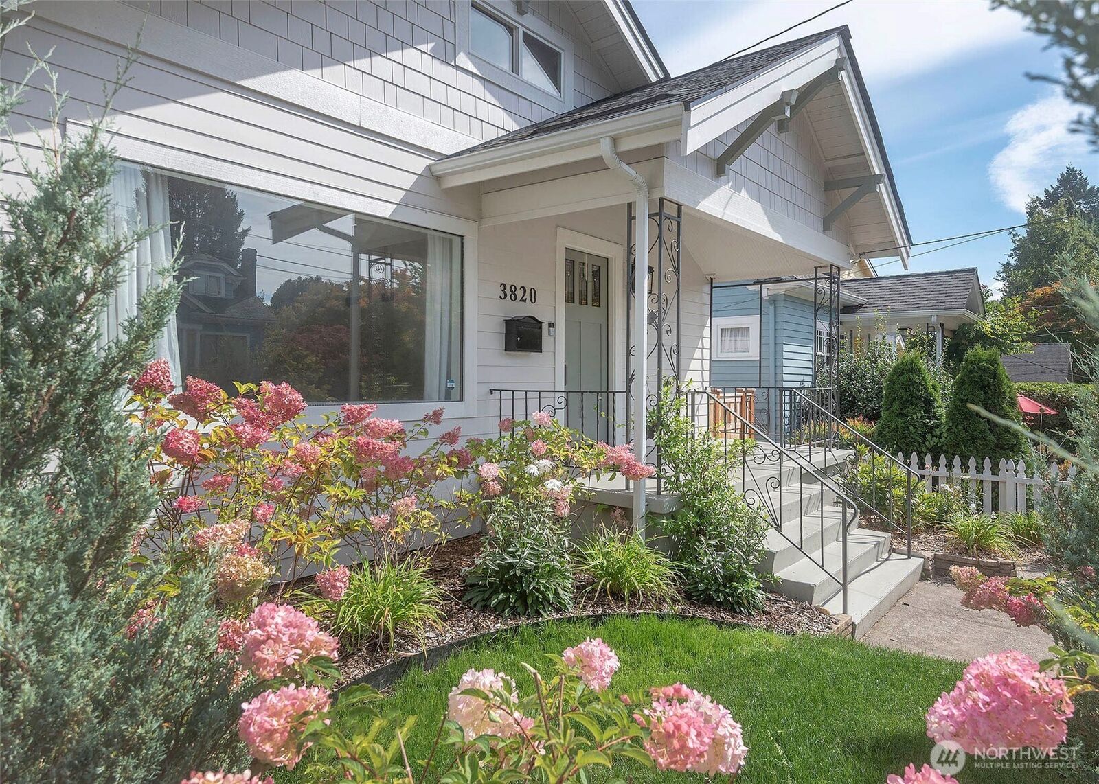 Property Photo: 3820 Burke Avenue N WA 98103