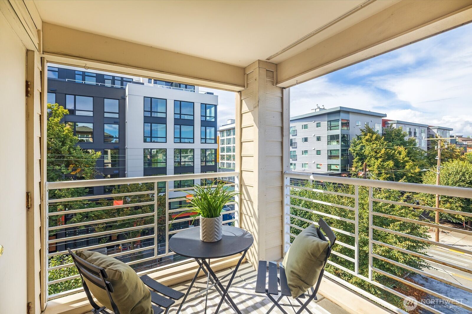 Property Photo: 1762 NW 57th Street 403 WA 98107