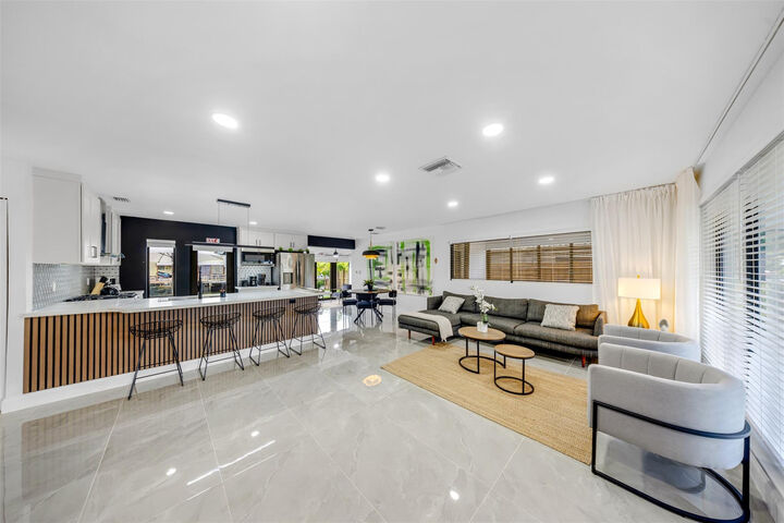 Property Photo: 2925 NE 1st Avenue FL 33334