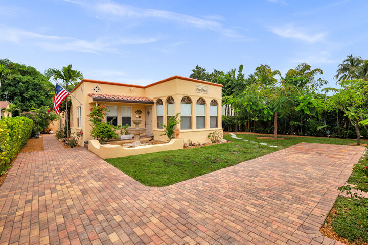 Property Photo:  319 Plymouth Road  FL 33405 