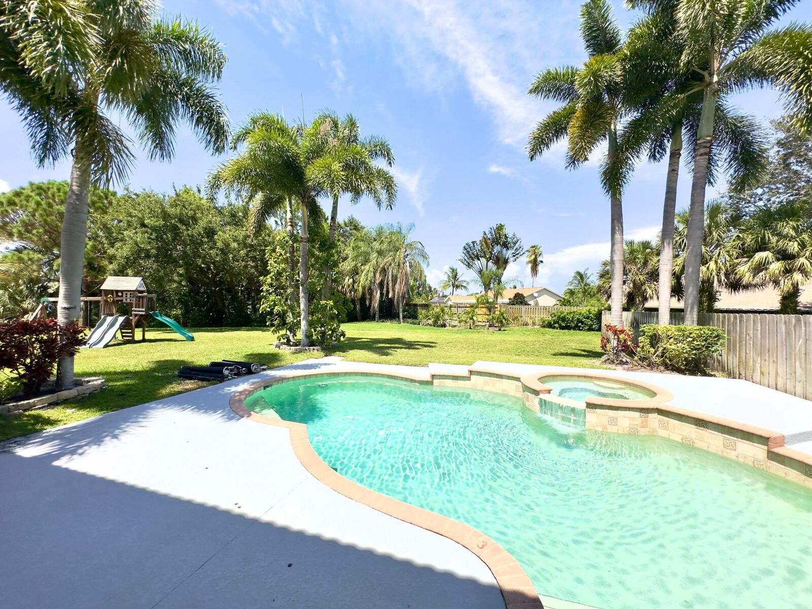 Property Photo: 1118 Fosters Mill Drive FL 33436