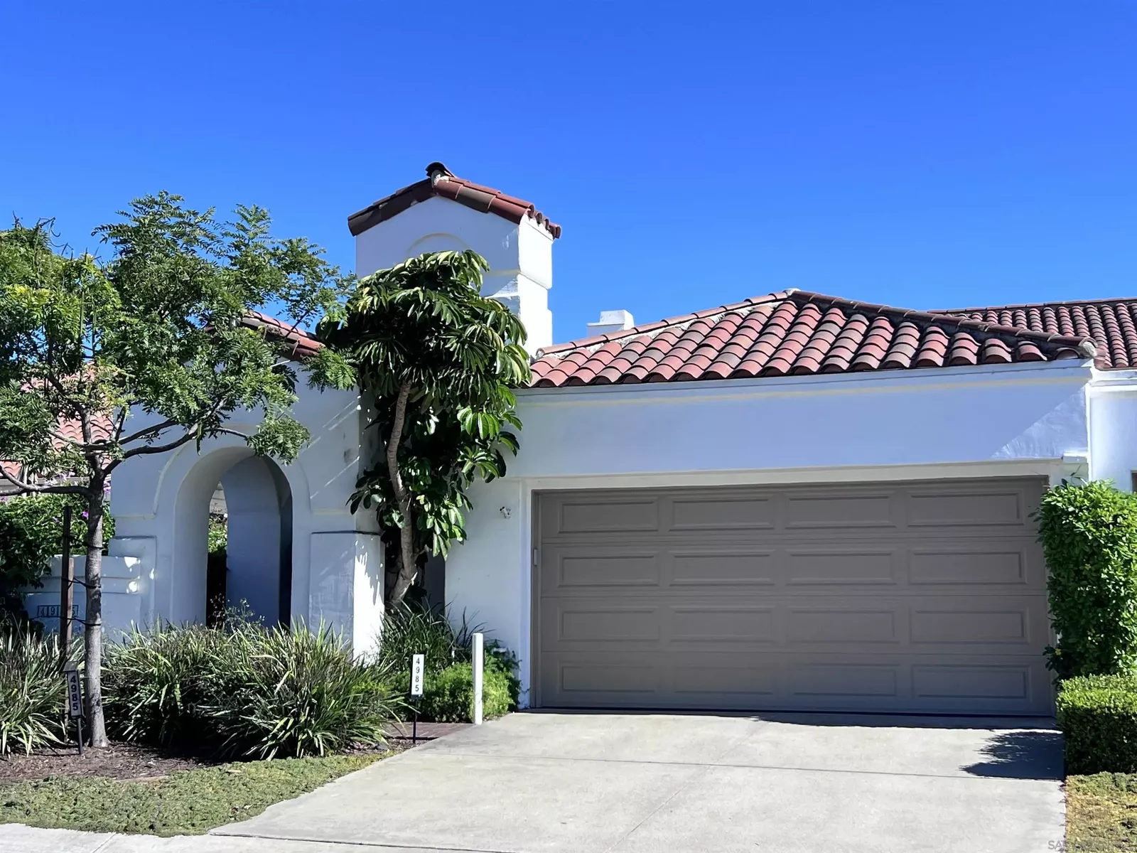 Property Photo: 4985 Alicante Way CA 92056
