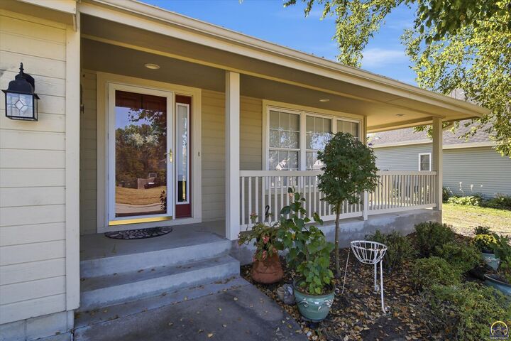 Property Photo:  4324 SW Stone Ave  KS 66610 