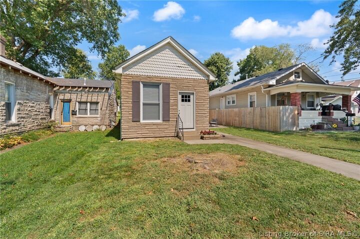 Property Photo: 224 E Park Place IN 47130
