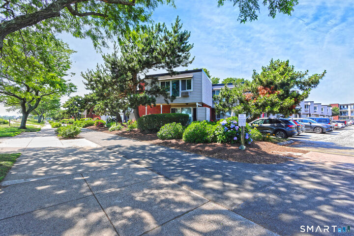 Property Photo:  22 West Walk 22  CT 06516 