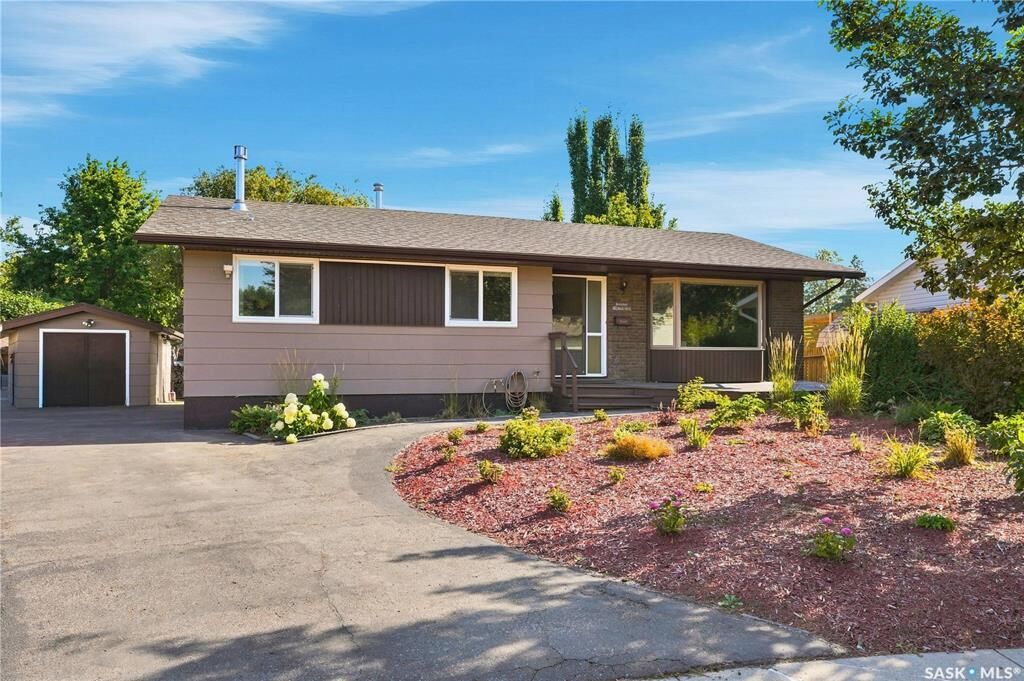 Property Photo:  402 Begg Crescent  SK S7H 4P5 
