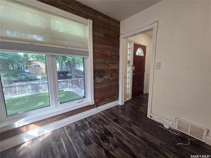 Property Photo:  408 I Avenue S  SK S7M 1P4 