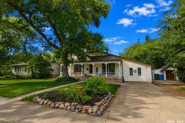 Property Photo: 412 19th Street W SK S6V 4C9