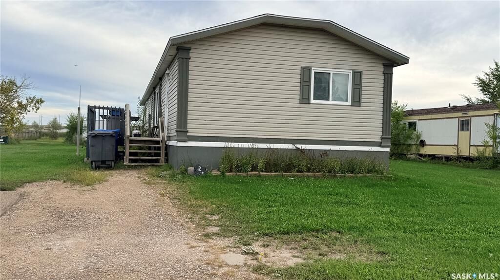 Property Photo:  222 Willow Park Green  SK S4A 2R7 