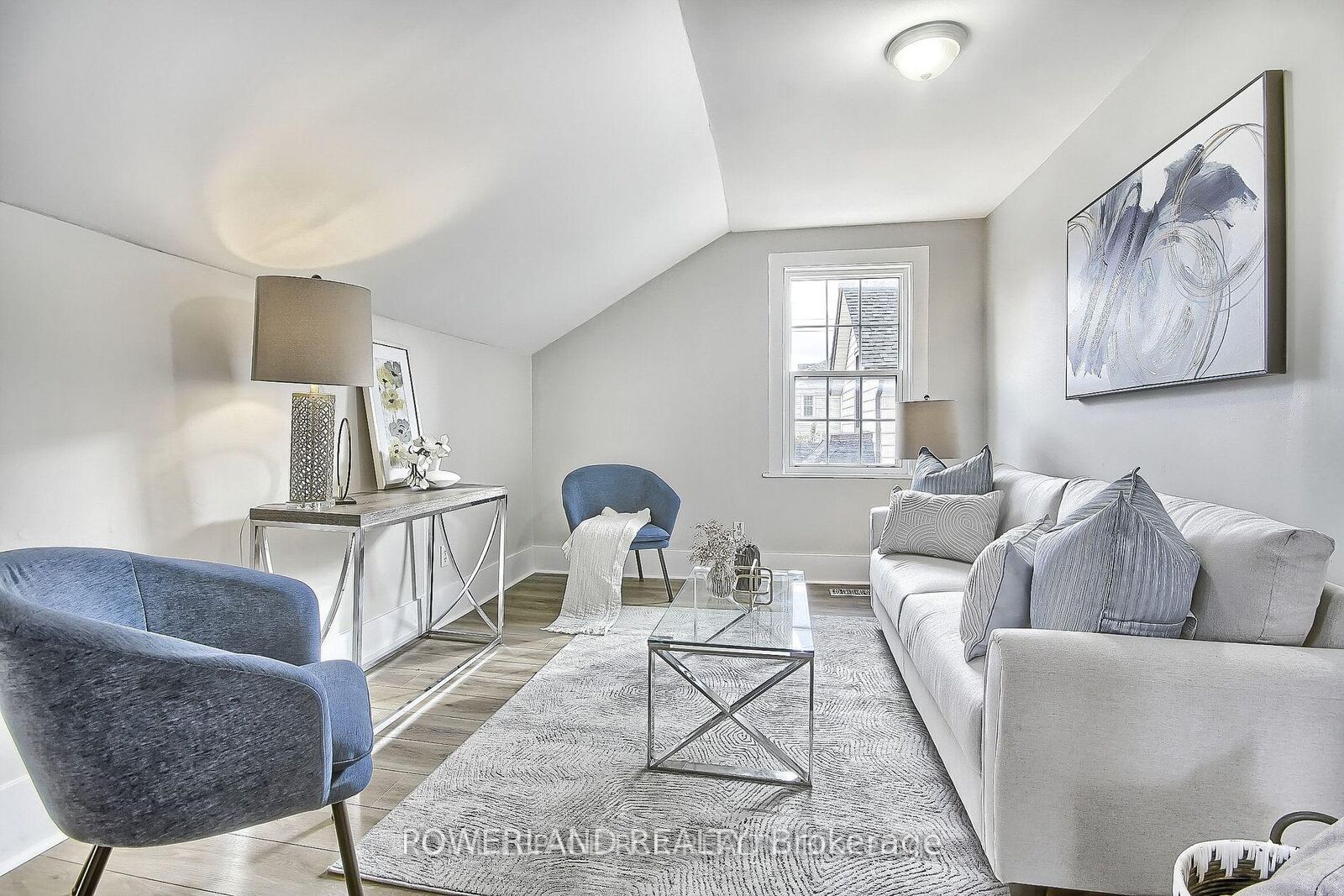 Property Photo: 202 Prospect Street W Apt #2 ON L3Y 3T6