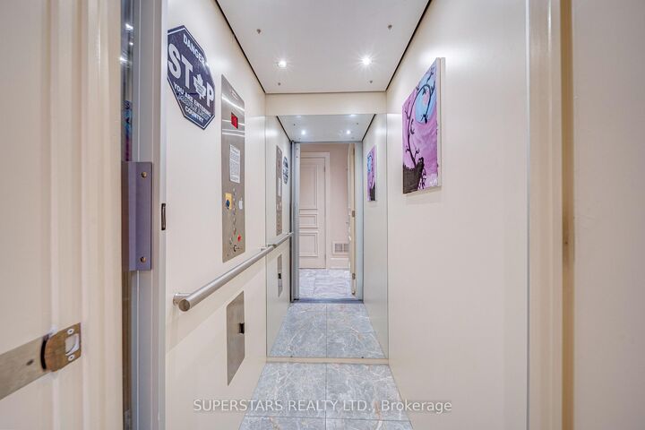 Property Photo: 25 Elkhorn Drive 16 ON M2K 3E8