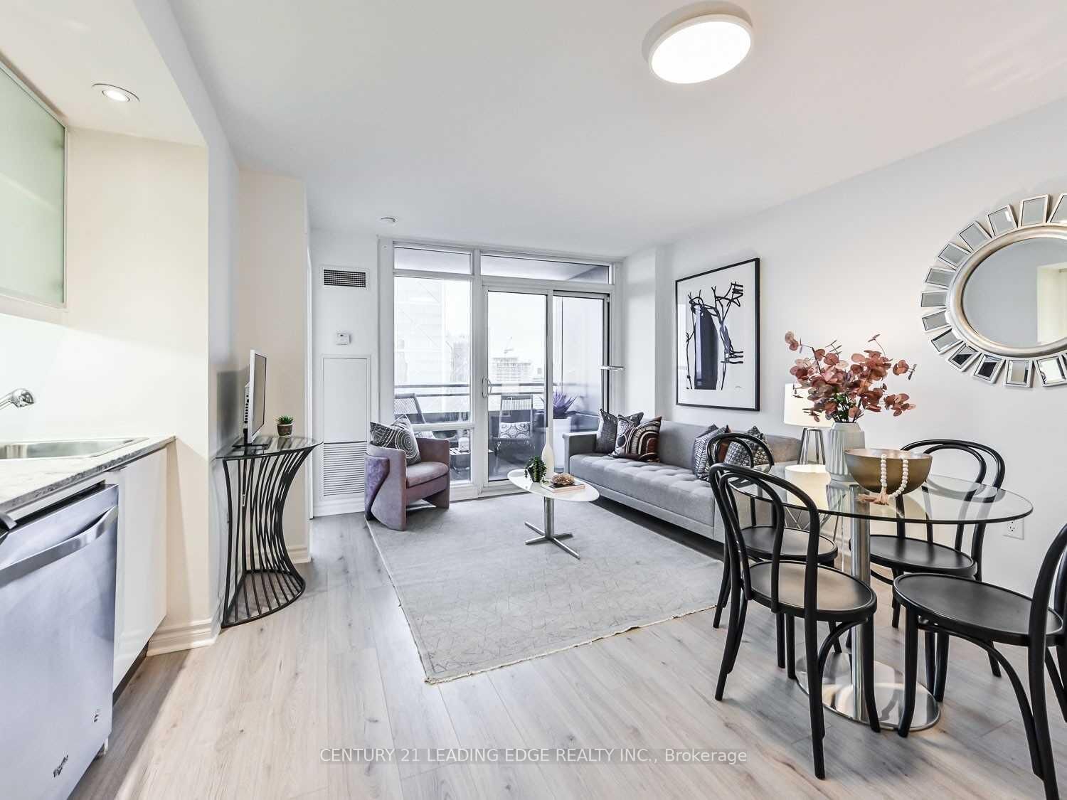 Property Photo:  25 Telegram Mews 4211  ON M5V 3Z1 