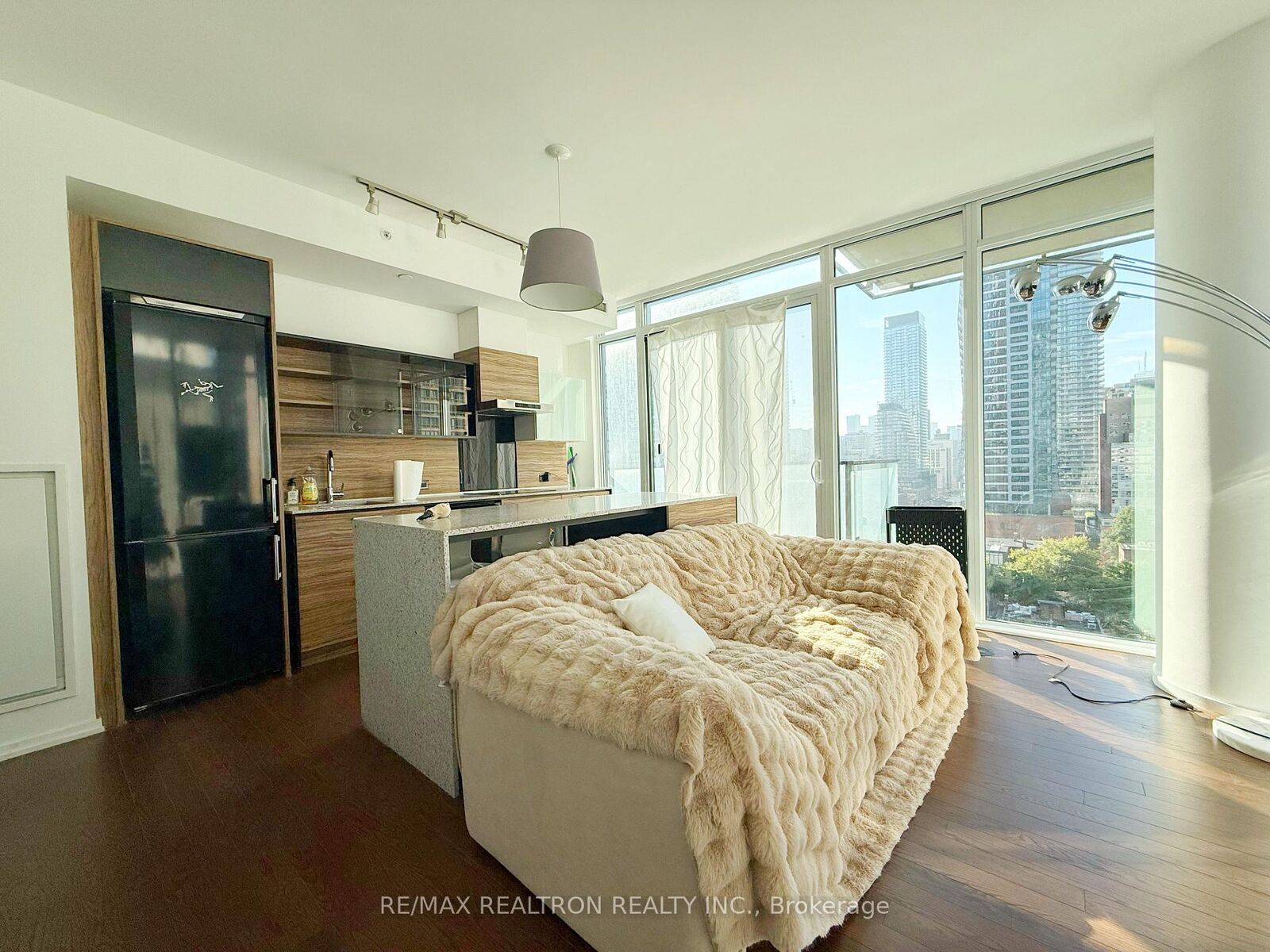 Property Photo:  75 St Nicholas Street 1104  ON M4Y 0A5 