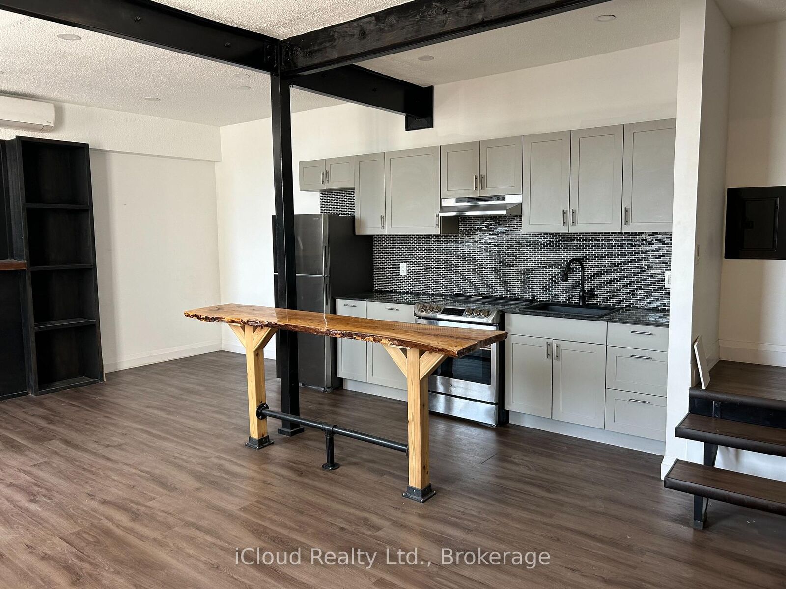 Property Photo:  7 Foundry Street 12  ON L9H 2V6 