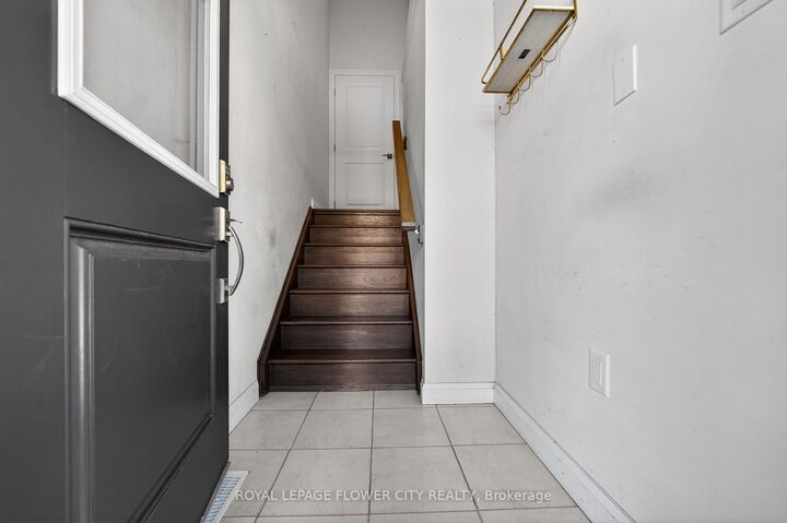 Property Photo:  1169 Garner Road E 28  ON L9G 0G8 