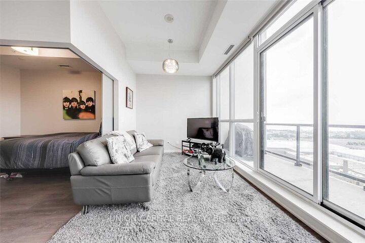Property Photo: 51 East Liberty Street Ph10 ON M6K 3P8