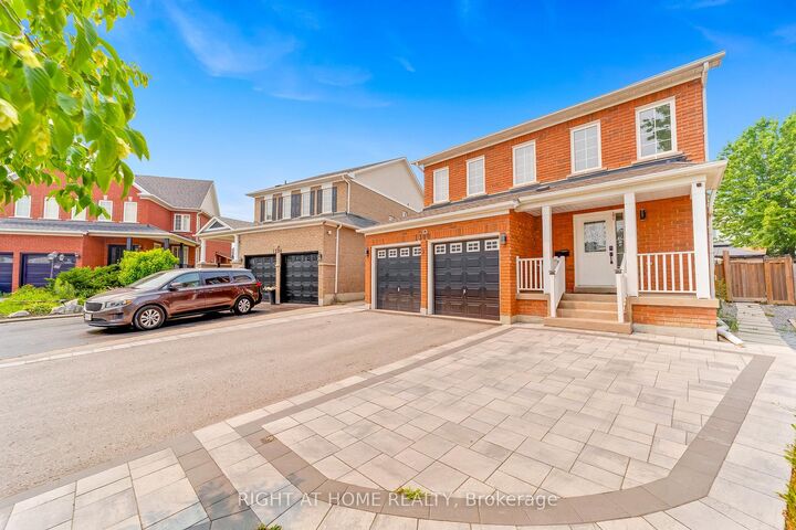 Property Photo:  1300 Ravencliffe Court  ON L1K 2Y3 