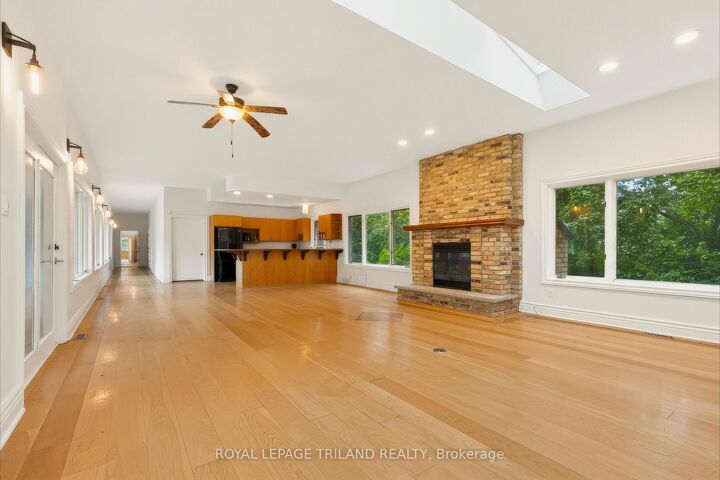 Property Photo:  467 Commissioners Road E A  ON N6C 2T6 