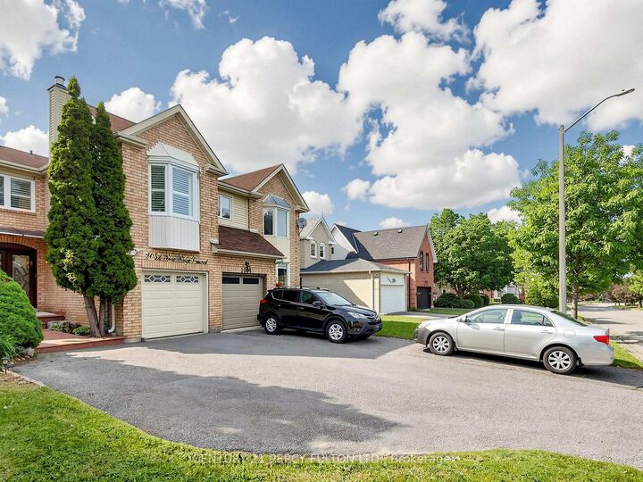 Property Photo:  2052 Blue Ridge Crescent  ON L1X 2N5 