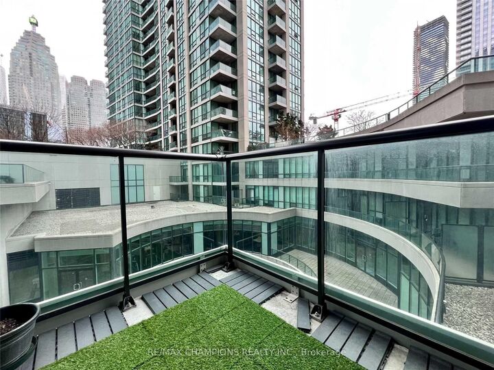 Property Photo:  12 Yonge Street E 402  ON M5E 1Z9 