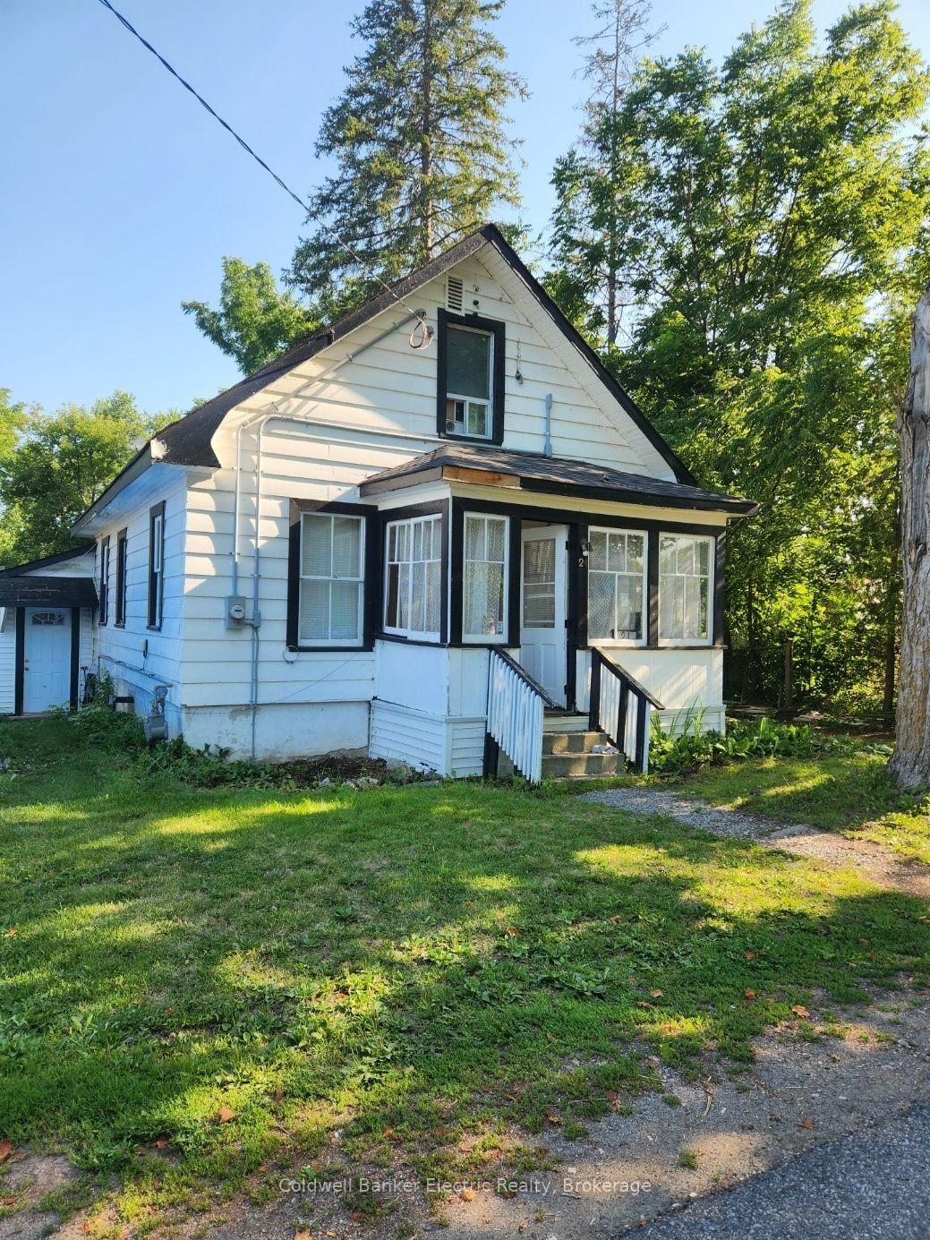 Property Photo:  24 Victoria Street E  ON K0L 2W0 