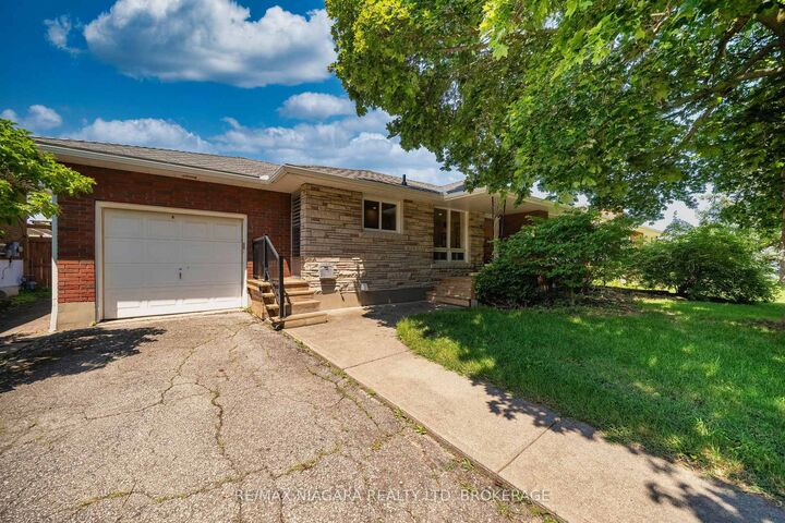 Property Photo:  15 Springbank Drive  ON L2S 2K1 