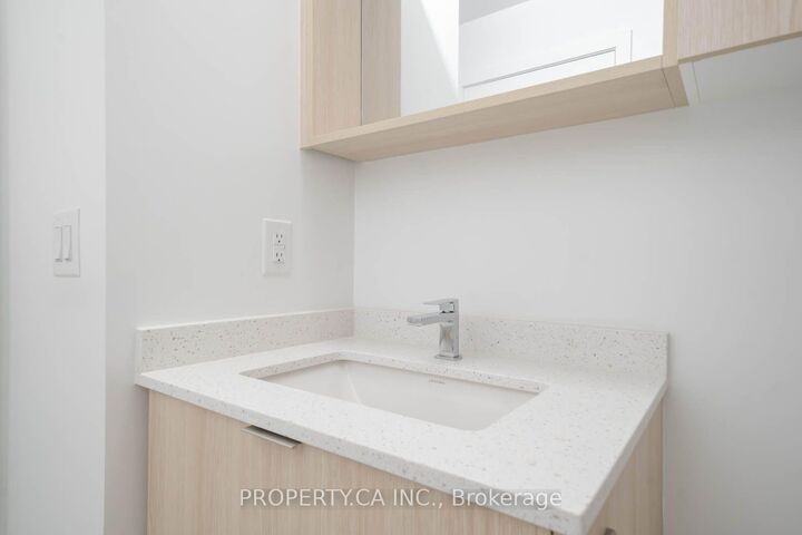 Property Photo:  5105 Hurontario Street 1406  ON L4Z 3X7 