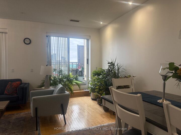 Property Photo:  330 Red Maple Road Ph07  ON L4C 0T6 