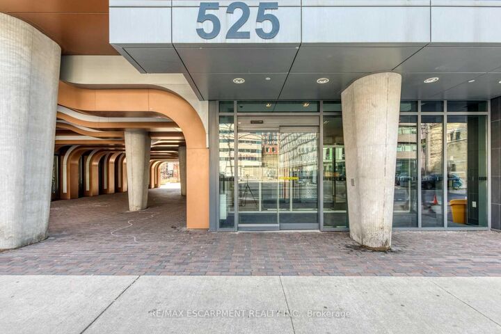 Property Photo: 525 Adelaide Street W Lph32 ON M5V 1T6