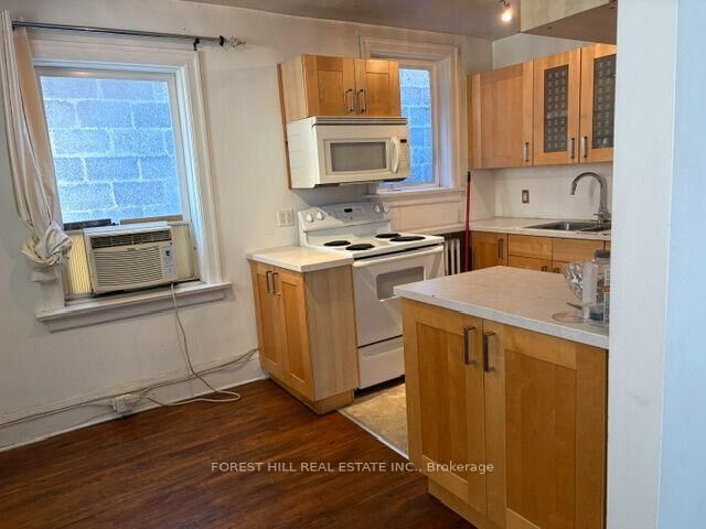Property Photo:  398 Spadina Road 2  ON M5P 2W2 