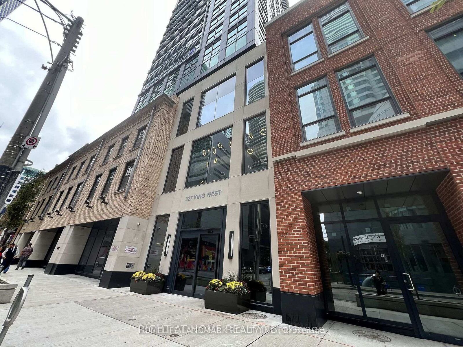 Property Photo:  327 King Street W 1104  ON M5Y 0W7 