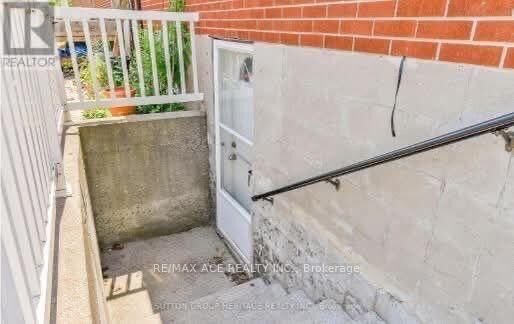 Property Photo:  127 Poplar Road Bsmt  ON M1E 1Z5 