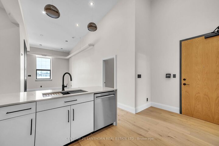 Property Photo:  38 Front Street Unit # 1  ON K8N 4N2 