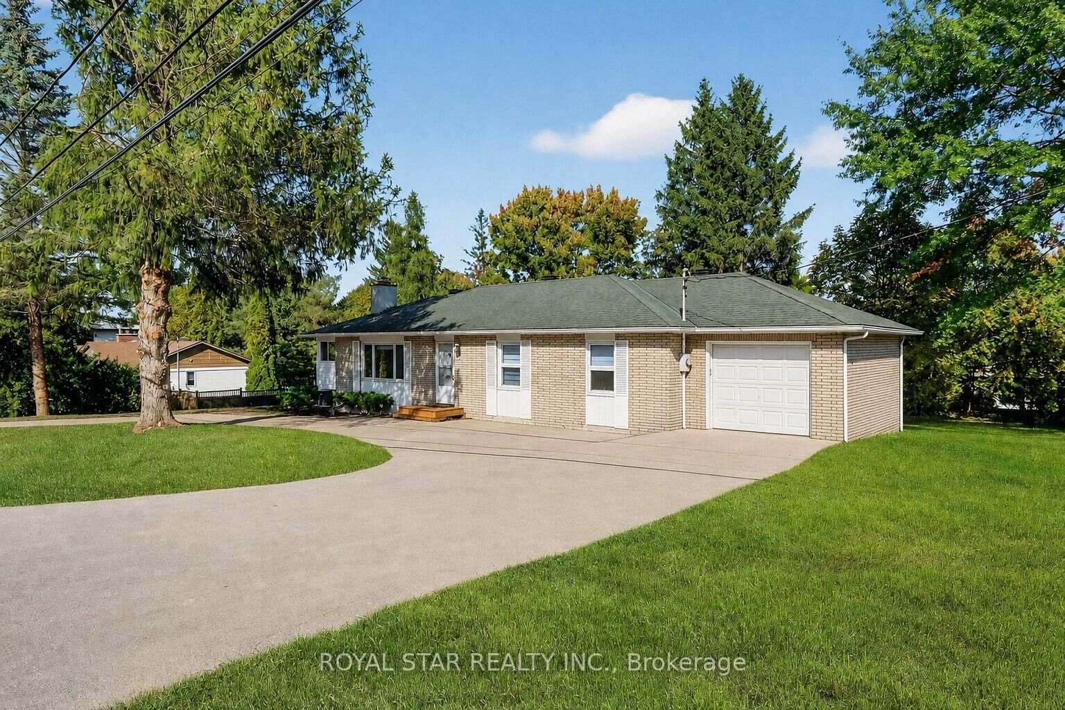Property Photo: 10 Delong Drive ON K1J 7E6