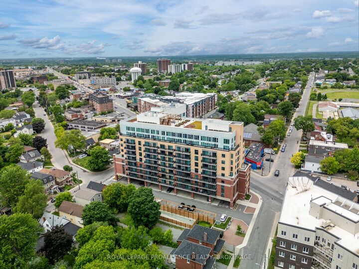 Property Photo:  652 Princess Street 425  ON K7L 1E5 