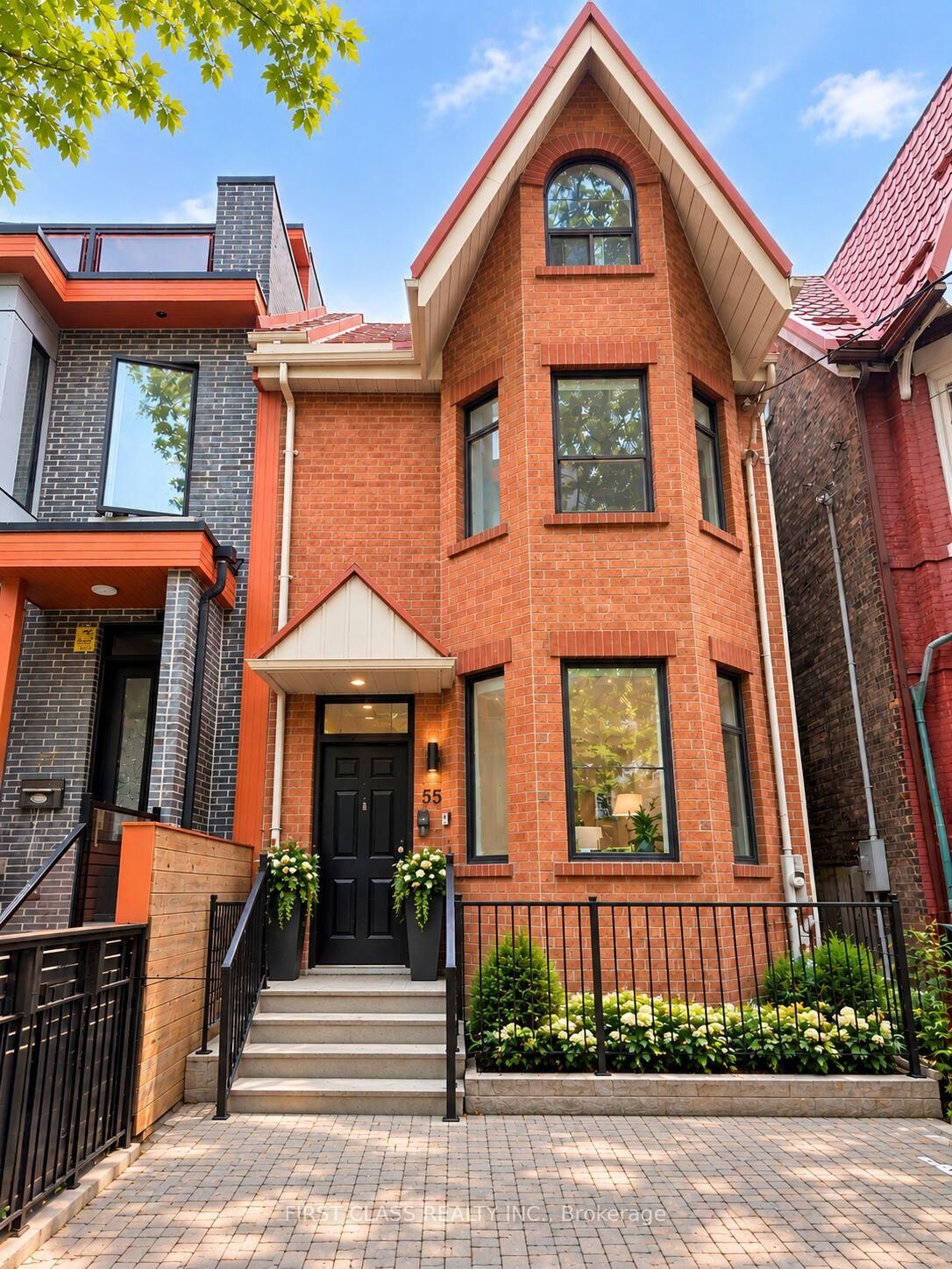 Property Photo:  55 Huron Street  ON M5T 2A6 