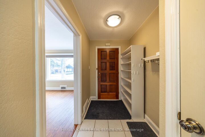 Property Photo:  222 Joicey Boulevard Main  ON M5M 2V5 