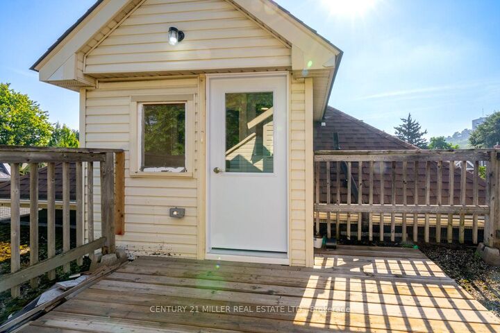 Property Photo:  124 Gladstone Avenue  ON L8M 2H9 