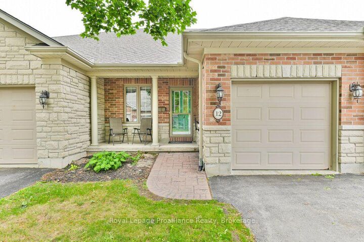 Property Photo:  25 Heartwood Drive 12  ON K8P 5M2 