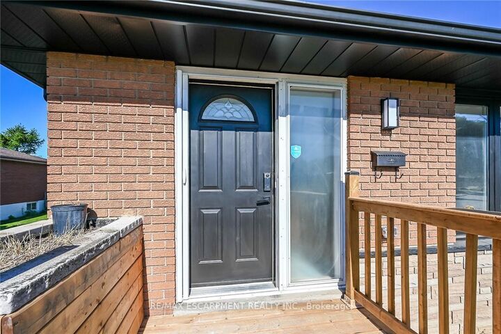 Property Photo:  135 Nugent Drive  ON L8H 2N3 